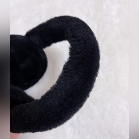 100% Authentic Chanel RECEIPT 25C Earmuffs Shearling Fur Teddy Ski Snow Sold out - Picture 8 of 12